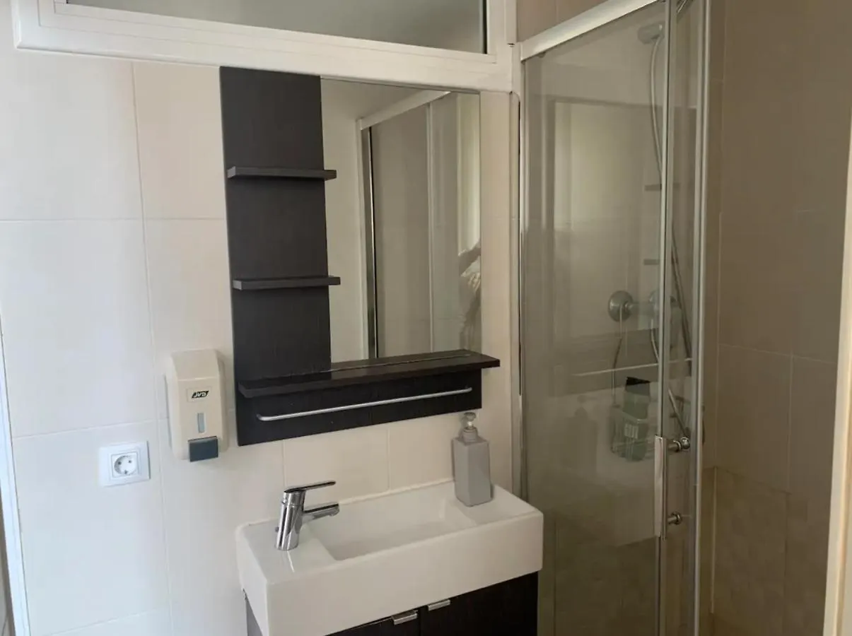 Nice Apartment Close To Park Guell1 Barcelona